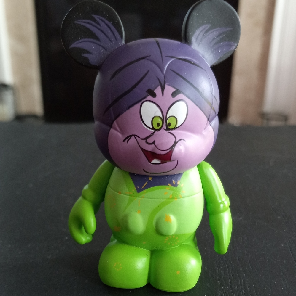 DISNEY VINYLMATION SERIES 1 THE SWORD AND THE STONE " MADAME MIMI" 1963